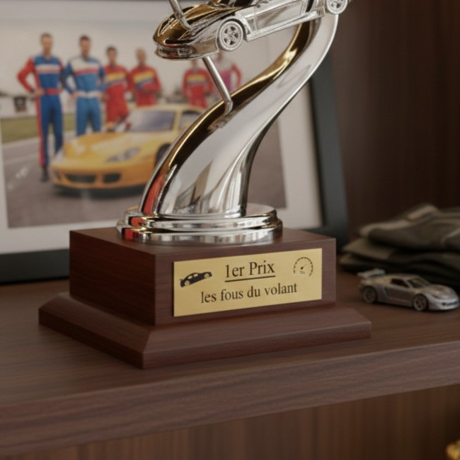 Etiquette sur-mesure en alu doré pour coupes et trophées Etiquette sur-mesure en alu doré pour coupes et trophées