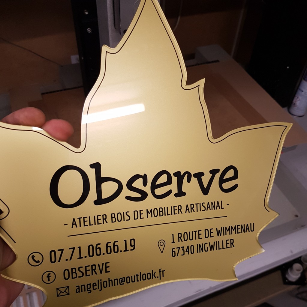 Plaque professionnelle en plexiglas sur mesure