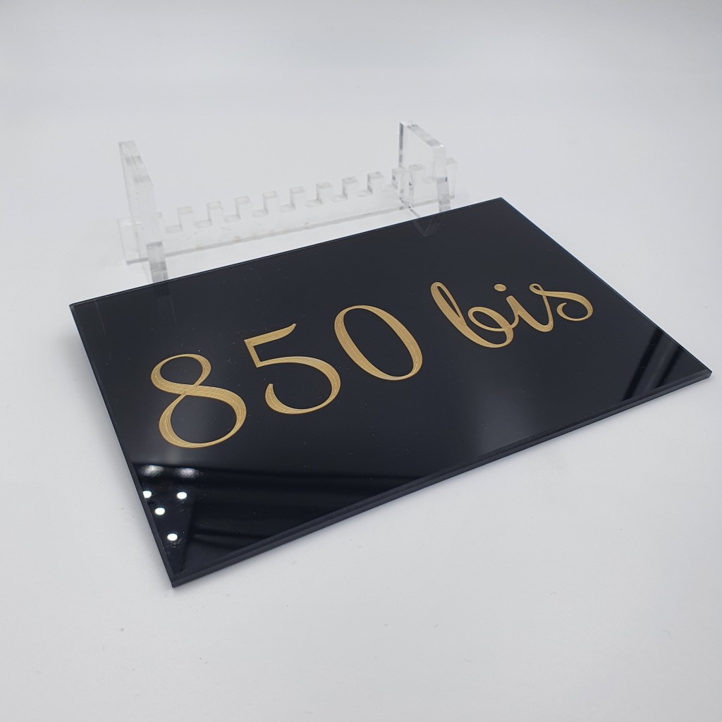 Plaque professionnelle plexiglas personnalisée | Gravure Concept