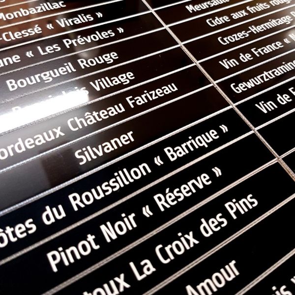 Plaque en aluminium gravée au laser sur mesure