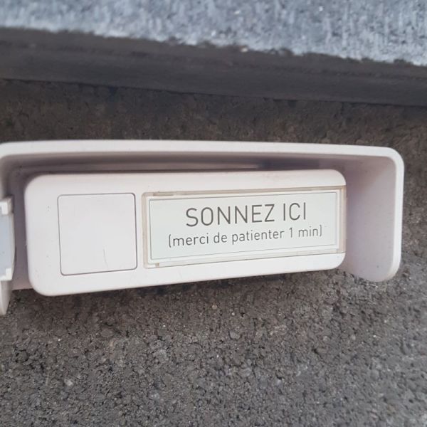 Etiquette gravée pour sonnette sur-mesure
